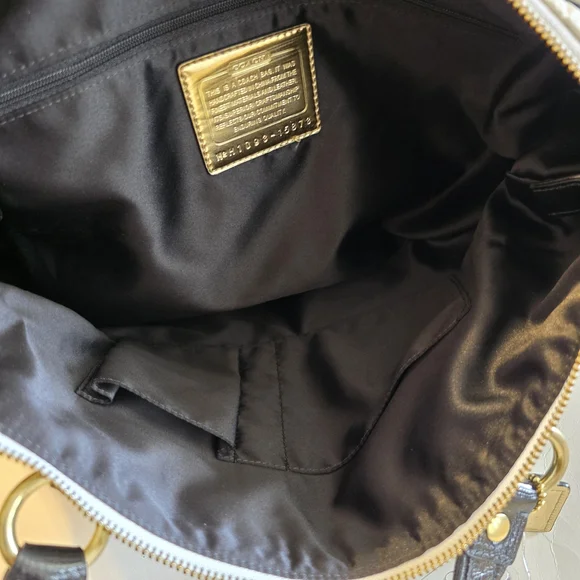 Coach Poppy Ski Bunny Black/White Limited Rare Quilted Glam Tote Y2K - Picture 7 of 9